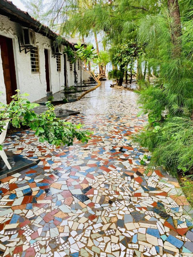 Jungle Beach Resort Sanyang Exterior foto